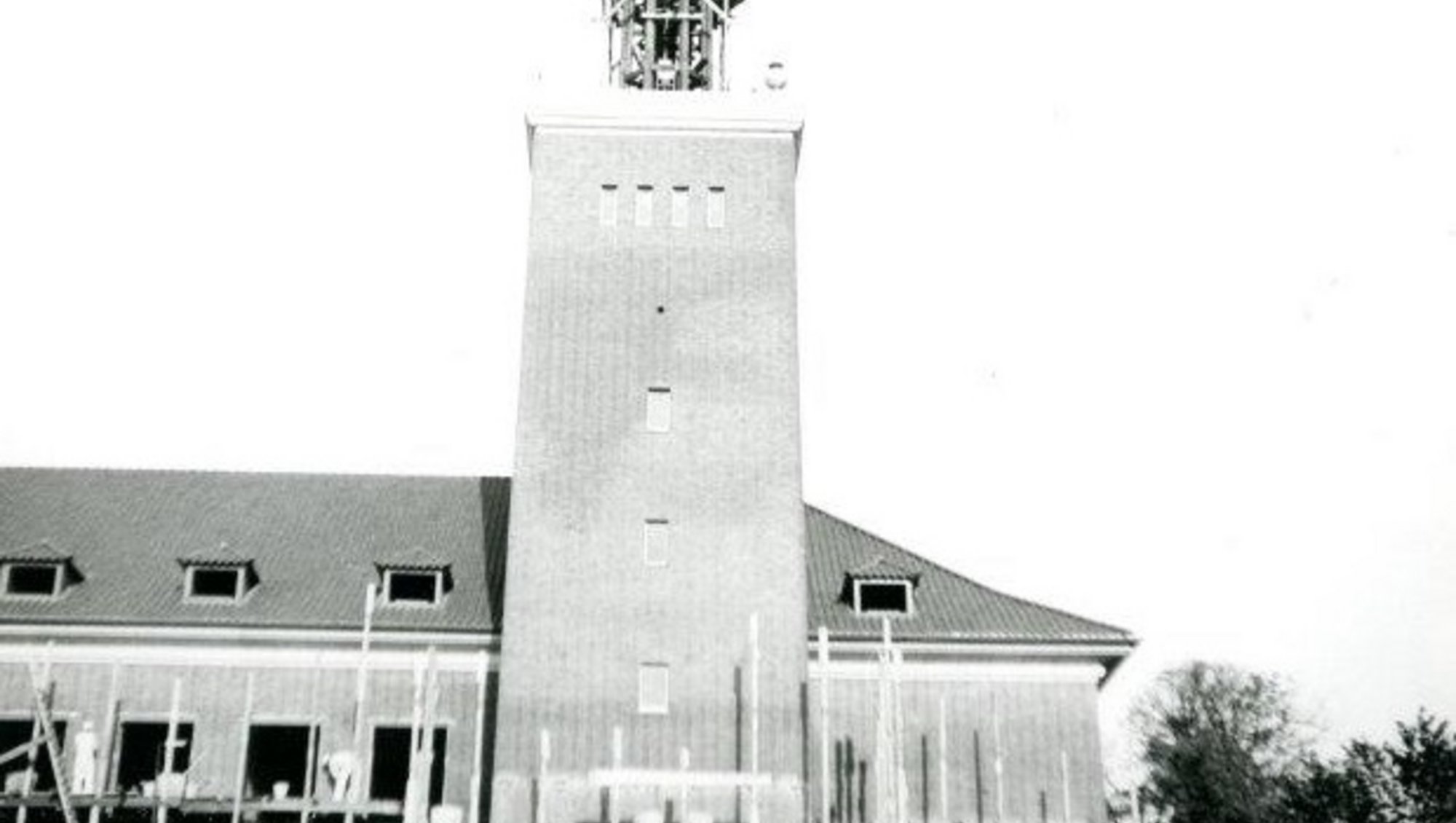Emdrupborgs tårn opføres, ca. 1941