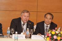 Arne Carlsen and Vice Minister Nguyen Vinh Hien